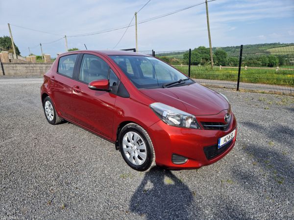 Toyota Yaris Hatchback, Diesel, 2014, Red