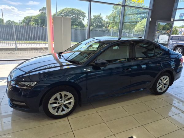 Skoda Octavia Hatchback, Diesel, 2023, Blue
