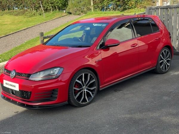 Volkswagen Golf Hatchback, Petrol, 2016, Red