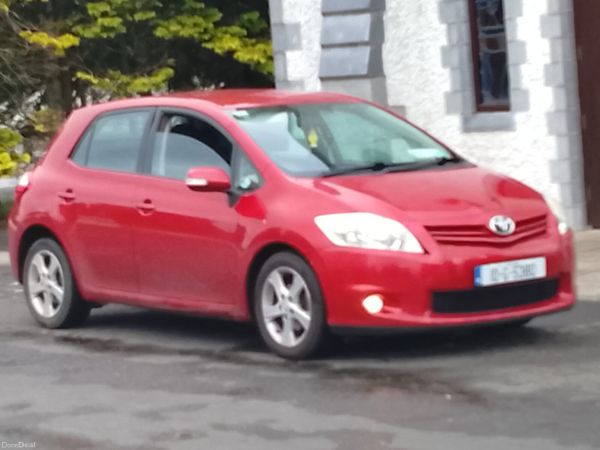 Toyota Auris Hatchback, Diesel, 2010, Red