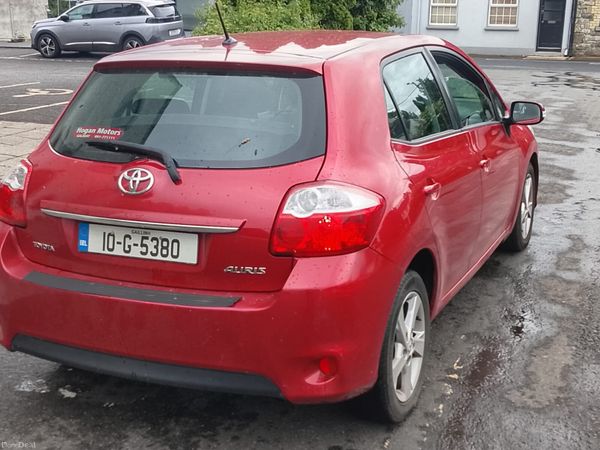 Toyota Auris Hatchback, Diesel, 2010, Red