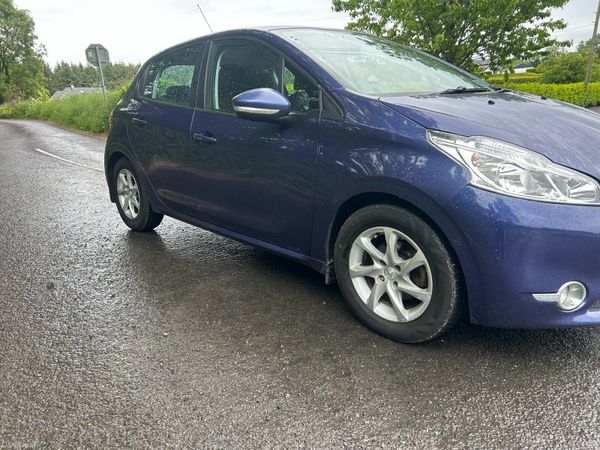 Peugeot 208 Hatchback, Petrol, 2015, Blue