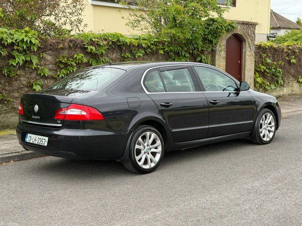 Skoda Superb Hatchback, Diesel, 2013, Black