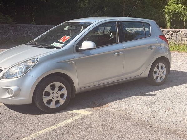 Hyundai i20 Hatchback, Petrol, 2010, Silver