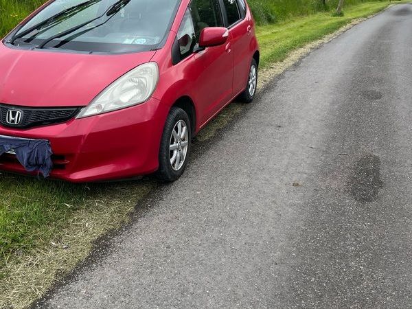 Honda Fit Hatchback, Petrol, 2011, Red