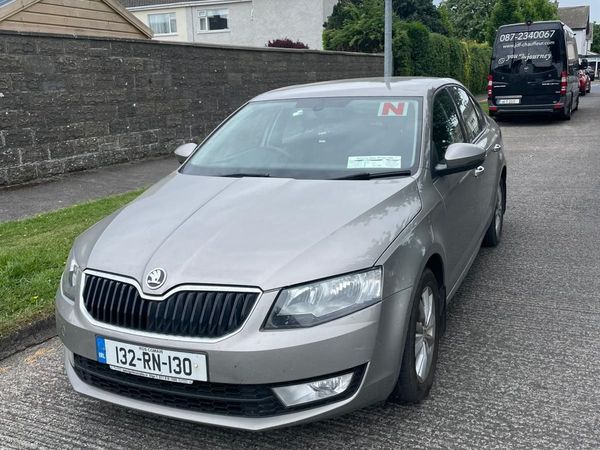 Skoda Octavia Saloon, Diesel, 2013, Beige