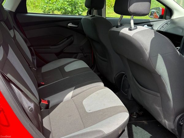 Ford Focus Hatchback, Petrol, 2013, Red