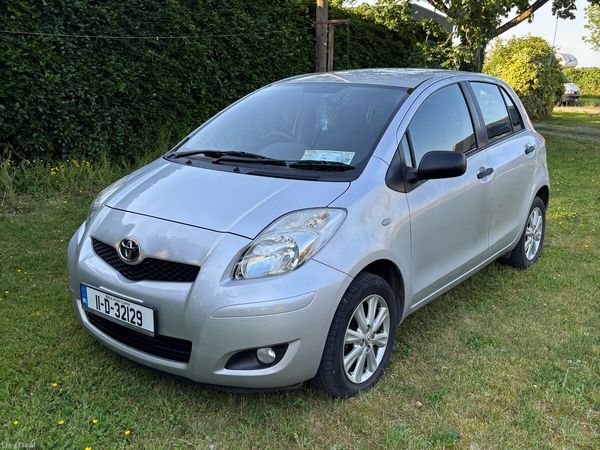 Toyota Yaris Hatchback, Petrol, 2011, Silver