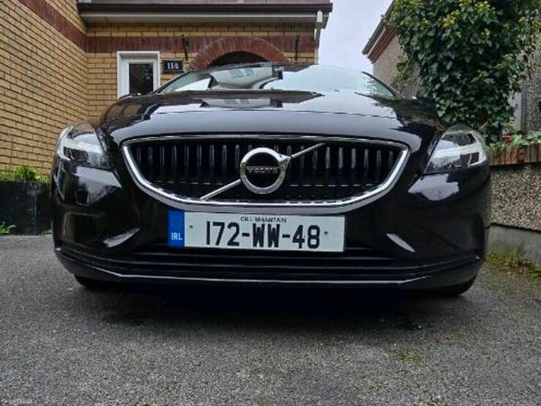 Volvo V40 Hatchback, Diesel, 2017, Black