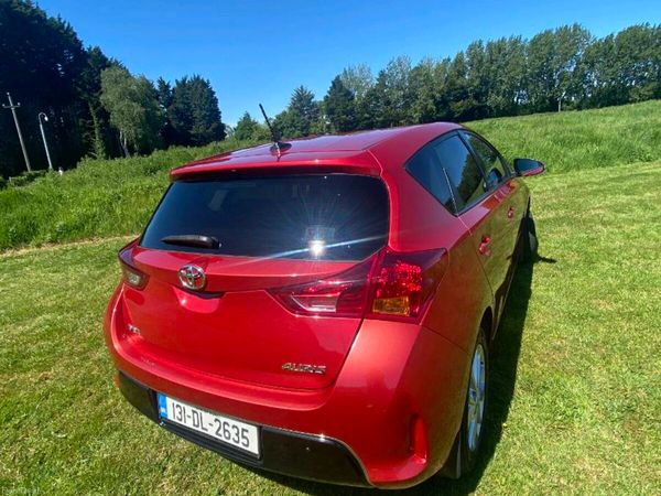 Toyota Auris Hatchback, Diesel, 2013, Red