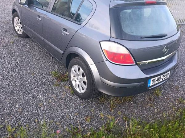 Opel Astra Hatchback, Petrol, 2006, Grey
