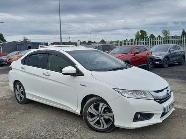 Honda Grace Hatchback, Petrol Hybrid, 2016, White