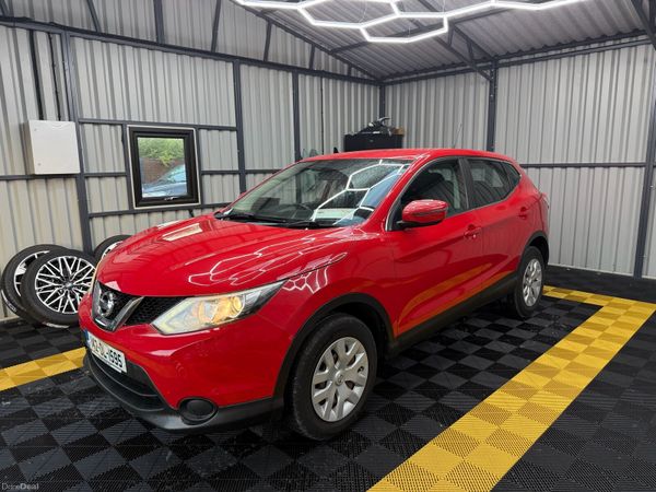 Nissan Qashqai Hatchback, Diesel, 2014, Red