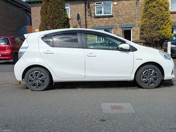 Toyota Aqua Hatchback, Petrol Hybrid, 2014, White