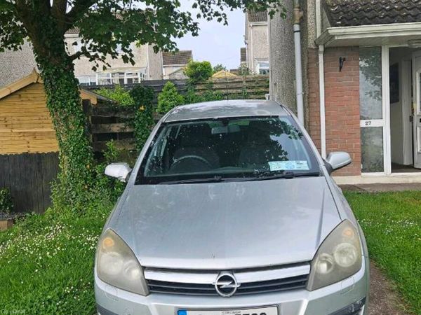 Opel Astra Hatchback, Petrol, 2006, Silver