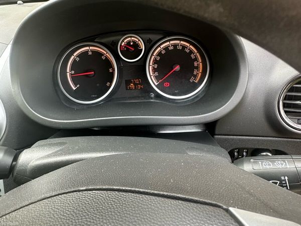 Opel Corsa Hatchback, Diesel, 2014, Brown
