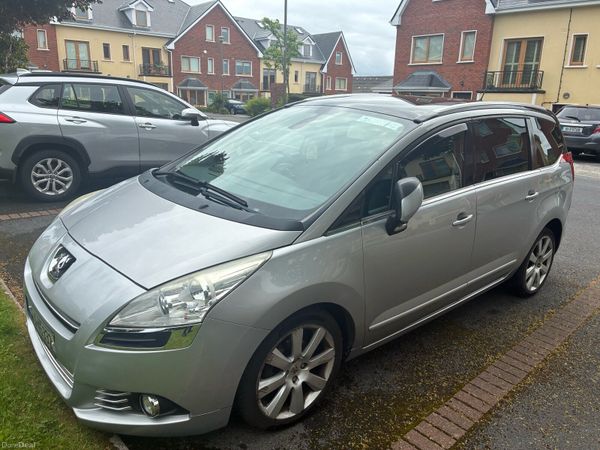 Peugeot 5008 MPV, Diesel, 2012, Silver