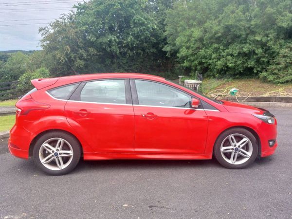 Ford Focus Hatchback, Diesel, 2016, Red