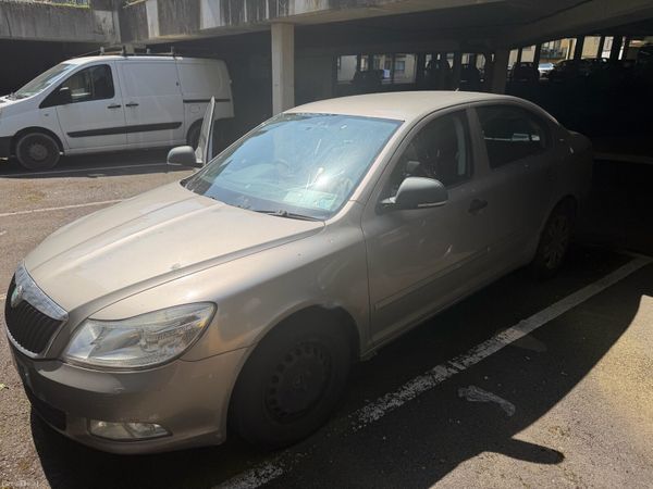 Skoda Octavia Hatchback, Diesel, 2010, Beige
