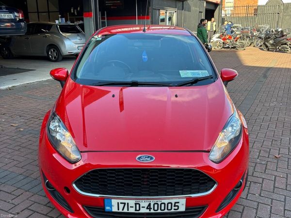 Ford Fiesta Hatchback, Petrol, 2017, Red