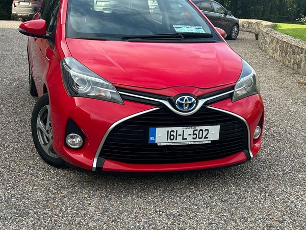 Toyota Yaris Hatchback, Petrol Hybrid, 2016, Red