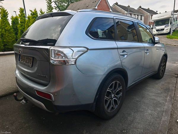 Mitsubishi Outlander SUV, Diesel, 2015, Silver