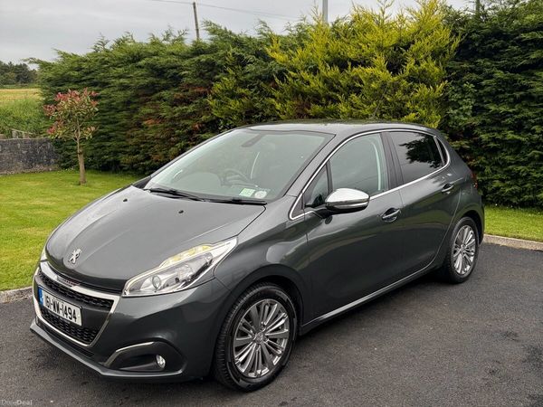 Peugeot 208 Hatchback, Petrol, 2016, Grey