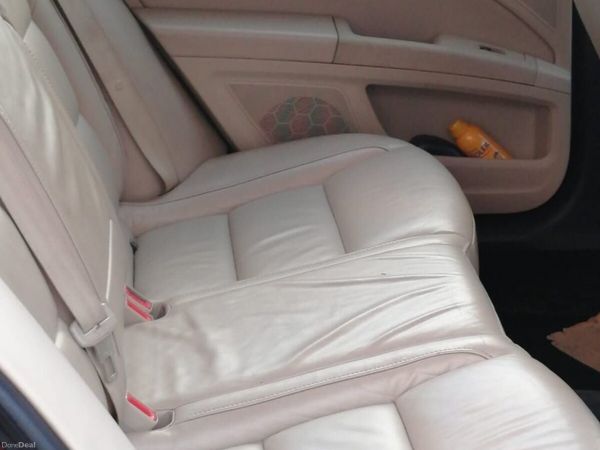 Skoda Superb Saloon, Diesel, 2010, Red