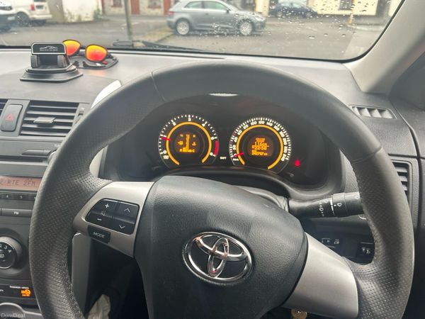 Toyota Corolla Saloon, Diesel, 2011, Silver