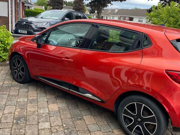 Renault Clio Hatchback, Petrol, 2013, Red