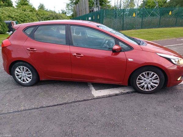 Kia Ceed Hatchback, Diesel, 2013, Red