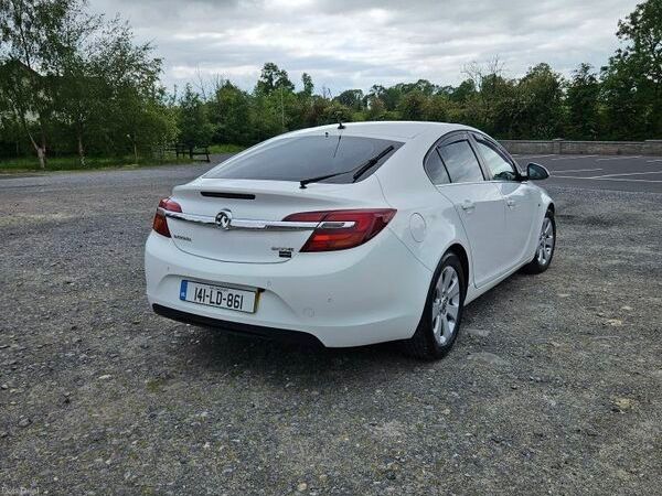 Vauxhall Insignia Hatchback, Diesel, 2014, White