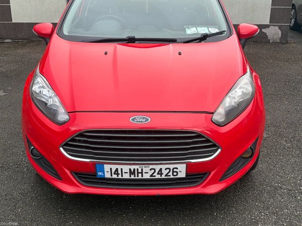 Ford Fiesta Hatchback, Petrol, 2014, Red