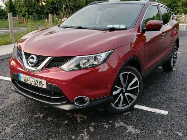 Nissan Qashqai Hatchback, Diesel, 2016, Red
