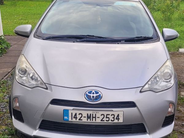 Toyota Aqua Hatchback, Petrol Hybrid, 2014, Silver