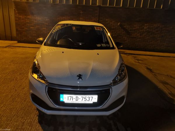 Peugeot 208 Hatchback, Petrol, 2017, White