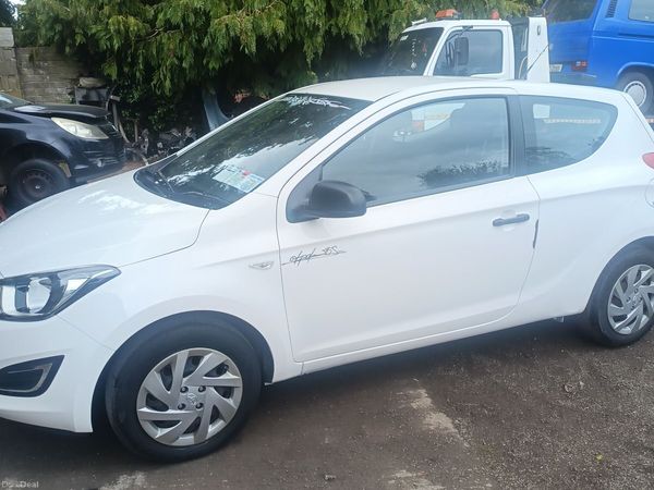 Hyundai i20 Hatchback, Petrol, 2013, White
