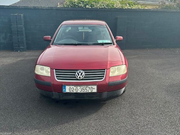 Volkswagen Passat Saloon, Diesel, 2002, Red