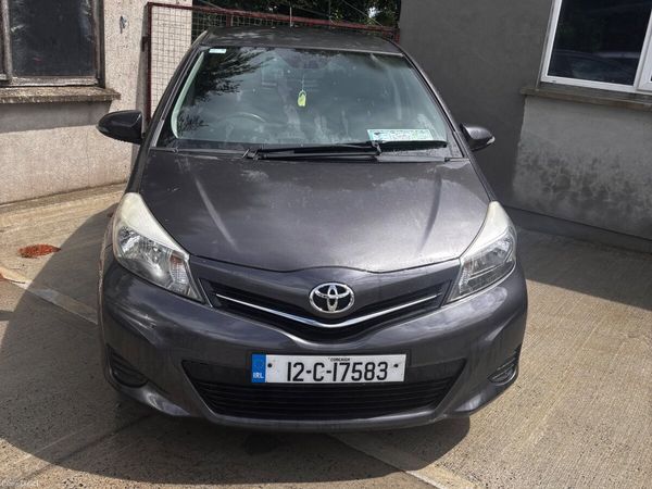 Toyota Yaris Hatchback, Petrol, 2012, Grey