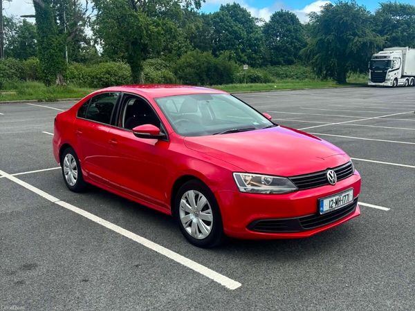 Volkswagen Jetta Saloon, Diesel, 2012, Red
