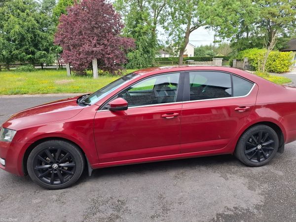 Skoda Octavia Saloon, Diesel, 2017, Red
