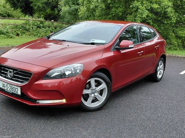 Volvo V40 Hatchback, Diesel, 2014, Red