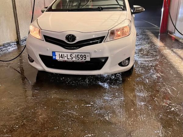 Toyota Yaris Hatchback, Petrol, 2014, White