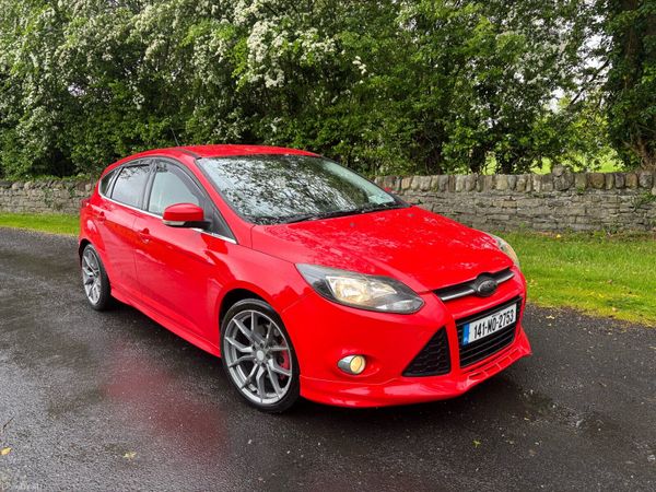 Ford Focus Hatchback, Diesel, 2014, Red