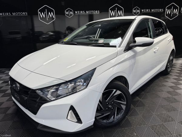 Hyundai i20 Hatchback, Petrol, 2021, White