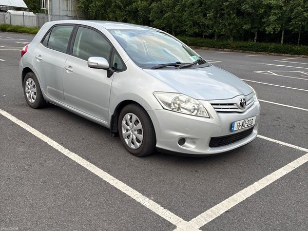 Toyota Auris Hatchback, Diesel, 2010, Silver
