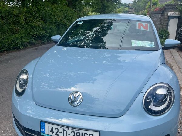 Volkswagen Beetle Hatchback, Petrol, 2014, Blue
