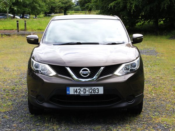 Nissan Qashqai Hatchback, Diesel, 2014, Brown