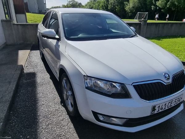 Skoda Octavia Saloon, Diesel, 2014, White