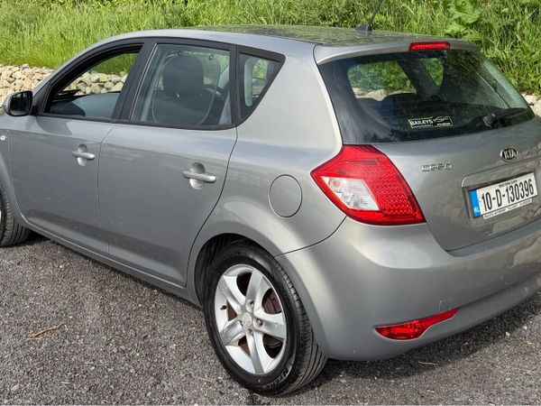 Kia Ceed Hatchback, Diesel, 2010, Silver